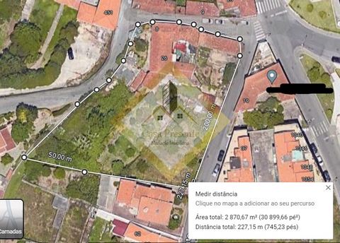 Land for the construction of three blocks of townhouses located in the center of Vilar do Paraíso, V.N.Gaia, Porto Land for construction of 9 villas. With PIP awaiting approval. Houses with 3 floors, garages and approximately 380m2 each. If you are a...