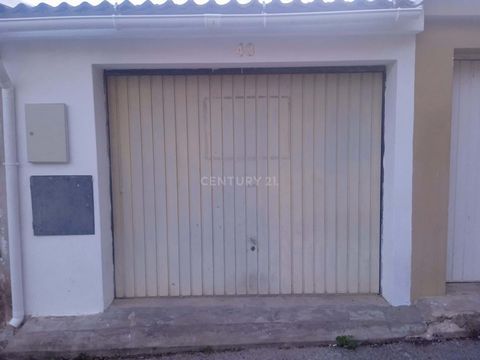 DON'T MISS THIS GREAT OPPORTUNITY! SPACIOUS BOX GARAGE WITH EXTERIOR ACCESS, VERY WELL LOCATED IN A PRIVILEGED AREA ALVOR STEPS FROM PRAIA DOS TRES IRMÃO, WITH OWN WATER AND ELECTRICITY CLOSE TO ALL AMENITIES AND SERVICES This garage is very well loc...