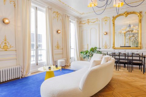 This is a splendid apartment adorned with moldings, located on the 4th floor of a beautiful Haussmannian building with an elevator. It comprises of: A fully equipped kitchen with a refrigerator, induction cooktop, dishwasher, kettle, toaster, coffee ...