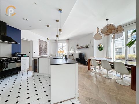 Votre agence côté Particuliers vous invite à découvrir à Paris 13ème limite 5ème dans un immeuble avec le charme des années 1930, un bel appartement familial de 99 m2 totalement rénové par un architecte d'interieur avec des matériaux de qualité. Situ...