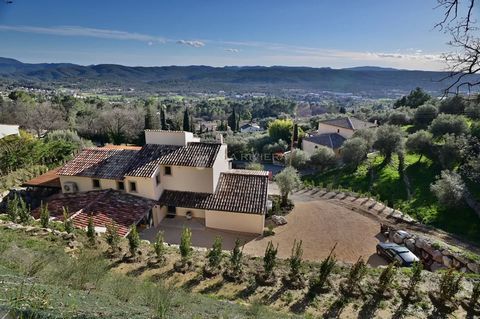 Welcome to a countryside where luxury blends seamlessly with simplicity and elegance, offering us the perfect place for family and friends in the medieval town of Montauroux. This exceptional property is situated on a 4,500m² land surrounded by the b...