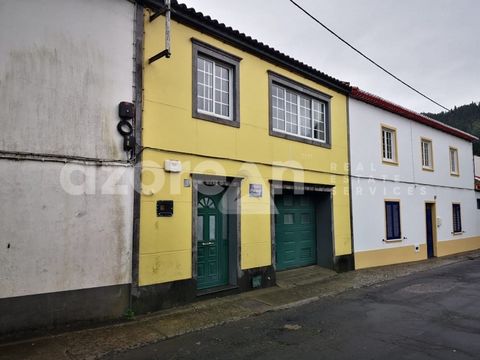 Deze prachtige villa met 3 slaapkamers is gelegen in de parochie van Furnas, gemeente Povoação, een van de meest pittoreske gebieden van het eiland São Miguel. De villa heeft drie ruime slaapkamers, twee badkamers, keuken, woonkamer, garage, buitente...