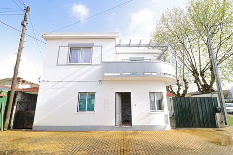 Family home on a spacious plot of land, in the heart of Gafanha da Nazaré, currently undergoing remodeling. Here, convenience meets space, providing a tranquil retreat amidst the urban hustle and bustle. This is an invitation to a life of comfort and...