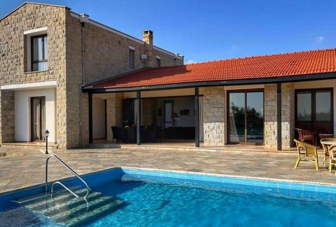 Located in Larnaca. Luxury three bedroom detached villa with amazing garden and huge swimming pool in Maroni village in Larnaca. The property is close to all amenities and high way, in a quiet residential area, 2 minutes waling distance from the sea,...