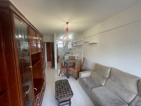 1 bedroom apartment in Santarém in impeccable condition with about 53 m2 and storage room of 20 m2, consisting of kitchen in open space for the living room equipped with hob, oven, water heater, dishwasher and air conditioning, entrance hall with bui...