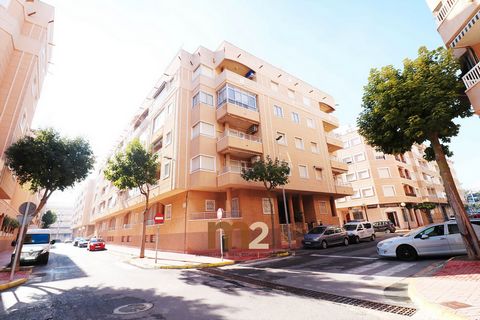 For sale apartment in Guardamar del Segura, at 300 meters of the beach and close to all amenities. Property on ground floor, west facing. It has one bedroom, one bathroom, living room, fully equipped kitchen and terrace. Features: - Terrace - Lift - ...