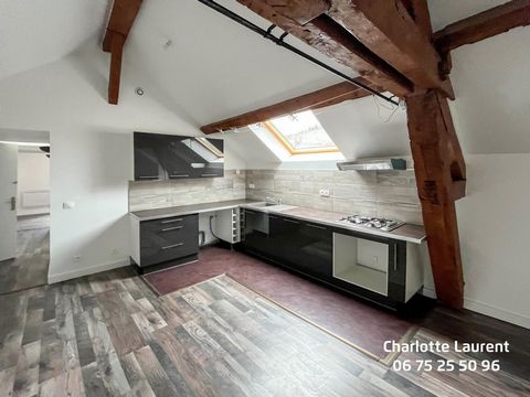 Charlotte LAURENT exclusively presents this charming 55m2 apartment on the 2nd and top floor of a peaceful building in the heart of Remiremont. The apartment has been completely renovated recently. You can discover a kitchen open to the living room a...