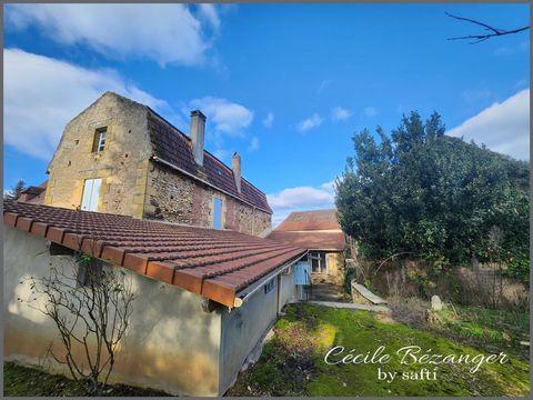 Cécile Bézanger offers you this house in the charming village of Siorac-en-Périgord, in a privileged location in the heart of Périgord Noir. Situated close to amenities and points of interest, this town offers a pleasant living environment for its in...