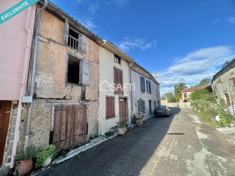 In the heart of a quiet hamlet opposite the church, 10 minutes from Saint Girons, old barn to renovate into a house or workshop. Ground floor 30 m2, R1 33 m2 and R2 33 m2. New roofing, rain section to be installed, tile to be changed. Work to be carr...