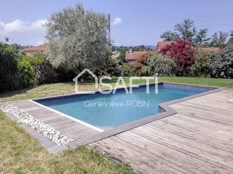 Detached house built in 2009, 159m2 on 996m2 of land composed of 5 rooms, 2 bathrooms, 2 WCs, large garage of 60m2. Heating: Reversible heat pump (hot - cooling in summer) by the floor. FLOOR: 2 bedrooms (with large cupboards) bathroom; toilet ; mezz...