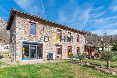 EXCLUSIVELY... Near Blesle one of the most beautiful village in France, House full of charm under renovation in the heart of nature. Ideal for nature lovers and do-it-yourselfers, this home offers incredible potential. Don't miss the opportunity to p...