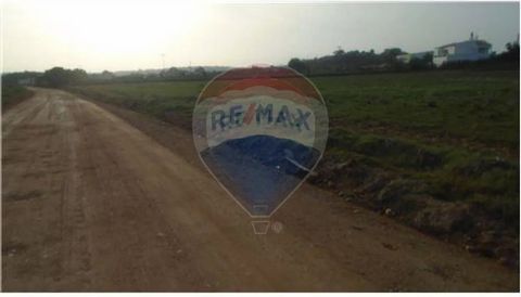 Excellent agricultural land all flat located in Algoz. This great land for agriculture, has tarred road right at the foot, electricity is also very close, you can if you want to put a Mobil Home. The sale value shown is negotiable. Come visit.