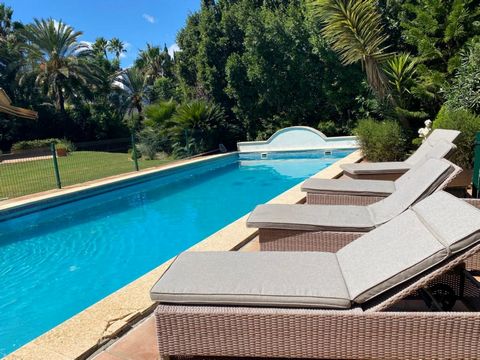 Exquisite villa available for purchase in the captivating locale of Sotogrande, nestled in the heart of Andalusia, Spain. This remarkable home boasts 4 bedrooms, 4 bathrooms, a convenient laundry room and breathtaking outdoor spaces. Situated in the ...
