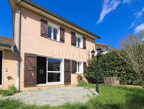 Ref. 886JB: Divonne-les-Bains, in a quiet and discreet place, you will be charmed by this pretty 4-room terraced house of 93m2 built in 1985 on a plot of 202m2 and on 2 levels. It is composed of an entrance, a kitchen, a living/dining room with acces...