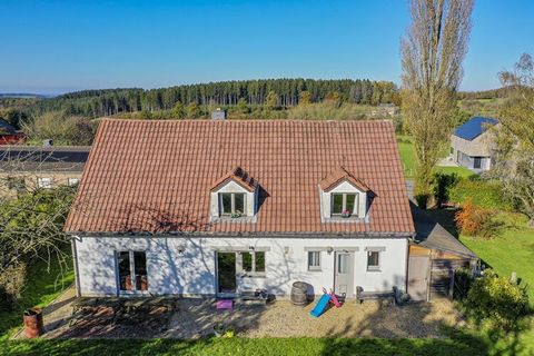 This detached holiday home is located in Theux in the Belgian Ardennes. The house has comfortable bedrooms and is ideal for several families. In the spacious garden you can enjoy the sun and on the covered terrace you will find the desired cooling. T...