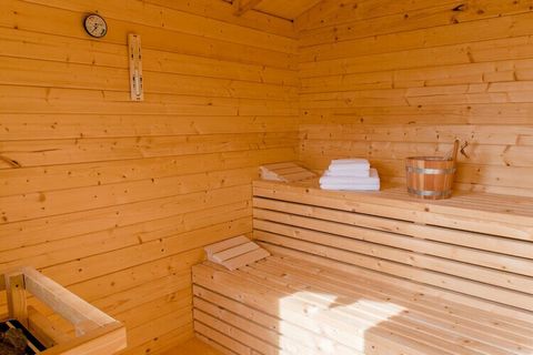 The newly built holiday home has its own terrace and private garden as well as a large communal garden with a garden sauna.