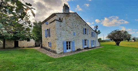 EXCLUSIVE TO BEAUX VILLAGES! Discover this charming property located just a stone's throw from Cordes-sur-Ciel, on 2 acres of flat land! An idyllic setting for this spacious residence, with a large living room, dining room and enormous kitchen, perfe...