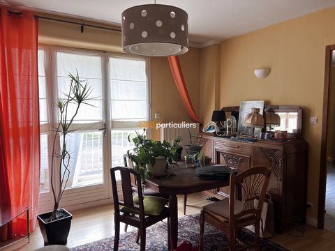 In a secure property from the early 70's close to all amenities and public transport, west of Blois, We offer you this apartment located in a secure residence with security services, on the ground floor with elevator including entrance hall, living r...