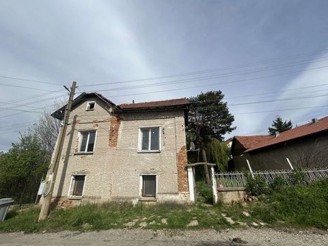 'Address' real estate offers a house in the village of Berkach, 25 km from the town of Barrack. Pleven. The house has an area of 73 sq.m. and has three rooms without transition and terrace. On the basement level there are two more rooms, one of which...