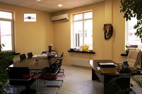 Imoti Consult agency offers two floors of a building/first and second floor/in the ideal center of the town. Gorna Oryahovitsa. Each floor has an area of 450 sq. m. M. Consisting of five working rooms, a kitchen and a bathroom. The building has two e...