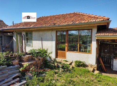 Imoti Consult offer for sale a house in the village of Kosarka. The village is located 18 km from Veliko Tarnovo and 10 km from the town of Veliko Tarnovo. Dryanovo with year-round access on a nice asphalt road. The area is preferred because of the s...