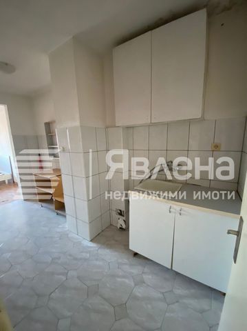 Yavlena offers apartment 3+b with living area 76 sq.m It consists of a living room with a kitchen. box with access to a terrace to the south and two large bedrooms to the north with a second common terrace, bathroom, with the option of another one. T...