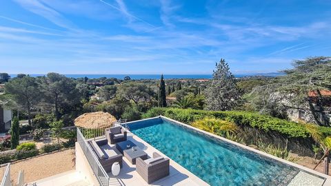 Saint-Raphael, popular district of Boulouris, located in a dominant position, perfectly quiet, and enjoying a superb panoramic sea view to the Gulf of Saint-Tropez, discover this vast crossing country house in perfect condition, of original Provencal...