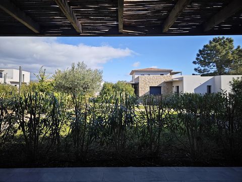 CASA CHA Immobilier® Porto-Vecchio vous propose en exclusivité à St Cyprien, - 5 de minutes des plus belles plages de l'Extrême Sud Corse, une villa T3 en duplex de 82m2 meublée, équipée et décorée avec double terrasses dans une résidence balnéaire l...