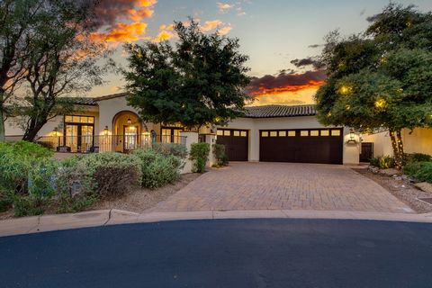 This all one level custom home was built at the end of a cul-de-sac in the guard gated community of Paradise Reserve. The beautiful split floor plan provides ample space for all your family and guests. When you enter your new home you will be greeted...