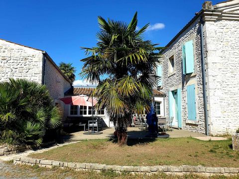 Dpt Charente Maritime (17), à vendre SAUJON maison de ville - 5 chambres - Garage