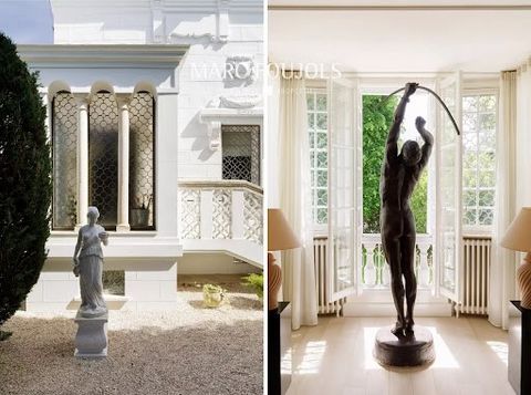 Ideally situated at the entrance to the Parc de Maisons Laffitte, splendid Art D'Co house of 372 m² of which 278 m² habitable on its enclosed garden of 1210 m². It comprises an entrance hall leading to an office, a living room with rotunda, a bedroom...