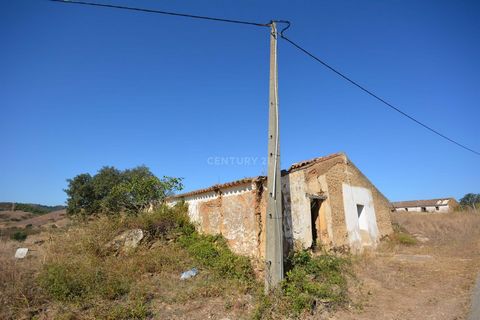 Farm located in the parish of São Marcos da Serra - Corte Peral, with a total area of 49.360 sqm. The farm has a good geographical location, just a few minutes from the National Road IC1, with access by tarred road. It consists of a rustic area, with...