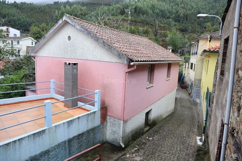 Located in an area of stunning beauty, it is in the Village of Corgas, Parish of Pomares, and Municipality of Arganil that we find a 6-room house with a gross construction area of 170.0m2, dependent gross area of 50.0m2, and private gross area of 120...