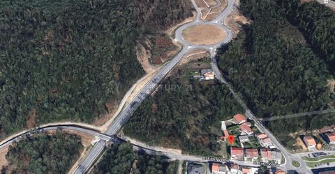Land for houses of 2 or 3 fronts along the highway, easy access, in Milheirós de Poiares. Close to Mamoa River Beach. Next to the Basic School 2.3 of Milheirós de Poiares - Santa Maria da Feira. Land with a total consolidated area of 5,471m². Due to ...