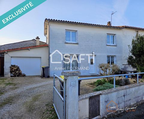 Located in Saint-Gelais (79410), 9 centuries old and still dynamic, this town center house benefits from a peaceful environment, offering a sought-after quality of life. Nearby you will find a school and a nursery for young families. Public transport...