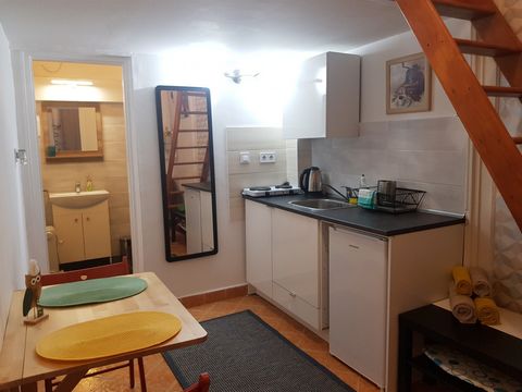 Newly renovated studio in the centre of Budapest, perfect for visiting the most famous spots of the city. The neighbourhood, called the Palace Quarter is within walking distance to landmarks like the Central Market Hall, National Museum, Museum of ap...