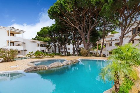 Apartment located in a private condominium, with two outdoor pools, large garden area and just a few steps from Praia da Falésia, one of the most emblematic and beautiful beaches in the Algarve. The apartment is fully equipped, including air conditio...