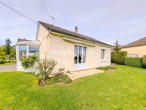 Discover this charming single-storey house, nestled in a peaceful and sought-after area of the Chartraine agglomeration. This property welcomes you with a bright veranda, opening onto a beautiful living room and a dining room with a view of a green g...