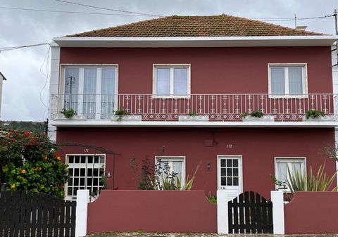 Family home, recently remodeled with a lot of passion, care and respect for those who lived there before. From the same management as Casa do Cerrado in Quinta do Anjo, Palmela, this home, now named CAZ-CasaAvôZé, is located in the main street of Qui...