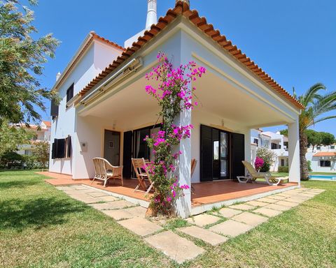 Come and see this dream property and fall in love! This is a spectacular one-storey house with two swimming pools in a small, family-friendly condominium located on the beautiful Falésia beach in Albufeira, Algarve. Enjoy the tranquility and natural ...