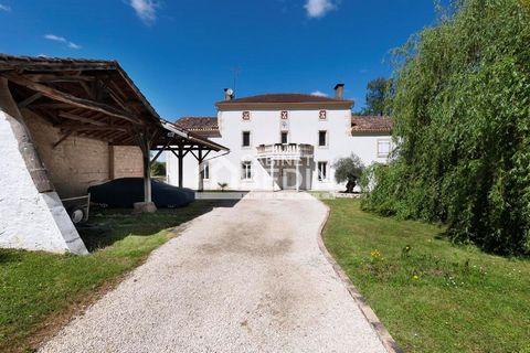 Exclusivity CABINET BEDIN - Mansion of 150m2 with outbuilding. Come and discover this beautiful mansion, in the village of SAINT-CRICQ-CHALOSSE, very close to HAGETMAU, 25 minutes from Dax and 45 from the Landes coast. This haven of peace will allow ...