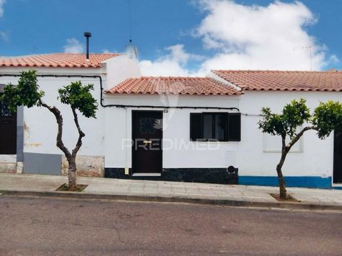 Enjoy the comfort and tranquility in this typical two bedroom villa in Vila Boim, Elvas. Located in a serene and welcoming environment. Located in a picturesque village, this home is a true haven where you can enjoy the peace and tranquility of the r...