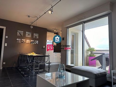 Exclusively!! Prox Beach and Sailing School, Beautiful Apartment in Residence located on the top floor, with elevator and comprising: an entrance, a fitted kitchen open to the living room opening onto the terrace, two bedrooms, a shower room. Garage ...