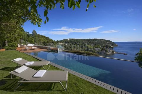 A state-of-the-art property designed by a world-renowned architect Jean Nouvel, perfectly integrated into a natural environment, facing the most sought-after panorama of the western slope of Saint-Jean-Cap-Ferrat. Nestled on a plot of 4000 sqm, prope...