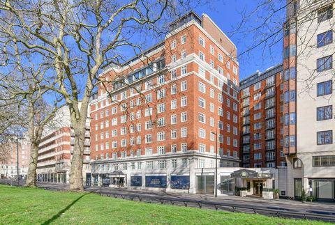 This charming one bedroom apartment is situated in the highly sought after Park Lane, right in the heart of upmarket Mayfair. This thoughtfully laid out apartment unfolds over 687 square feet and features a neutral colour palette which creates a sere...