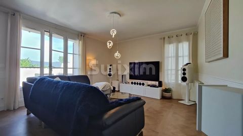 REF. 457RB This beautiful property with high quality facilities consists of 2 apartments of 120m² and 60m². Located on the first and second floor the larger of the two apartments consists of 2 bedrooms, 1 office and 2 bathrooms. Its beautiful living ...