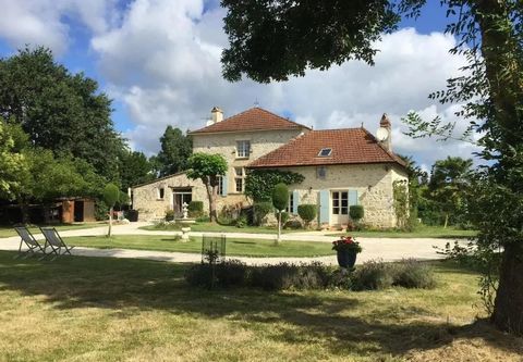 Stunning 16th Century Manor near Bordeaux/St Emilion/Bergerac. This historical Manor dates back to 1678 and was once the main residence of Duke Nicolas de Cazenave. It has been beautifully renovated by a firm of architects retaining period features, ...