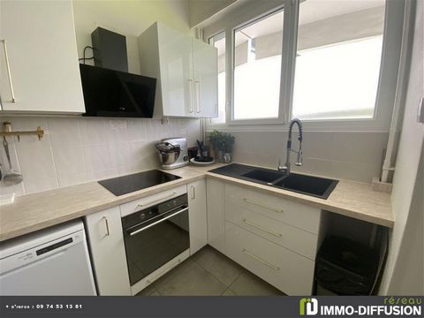 Mandate N°FRP126319 : Close to shops and schools. 6 room apartment, including 4 bedrooms in a residence with many green spaces. The ceiling height of 3m gives the rooms lots of living space. New PVC joinery, electric shutters, redone electricity Idea...