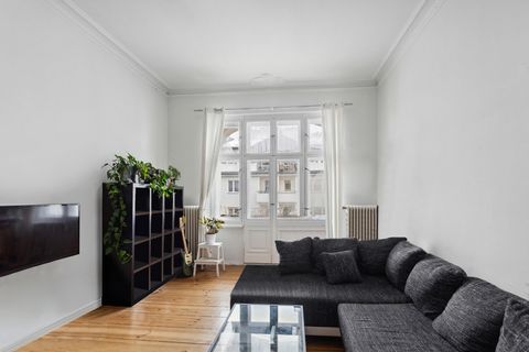 Located in the east of Berlin, in the lively, multicultural district of Moabit, this stylish and bright 2-room flat is on the 4th floor of a well-kept old building with original stucco and wooden floors. It consists of a spacious, comfortable living ...