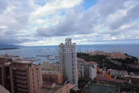 We offer for sale a generous 3/4 room apartment, with a total surface area of ??208.79 m2 including 155.48 m2 of living space, located in the luxury residence 